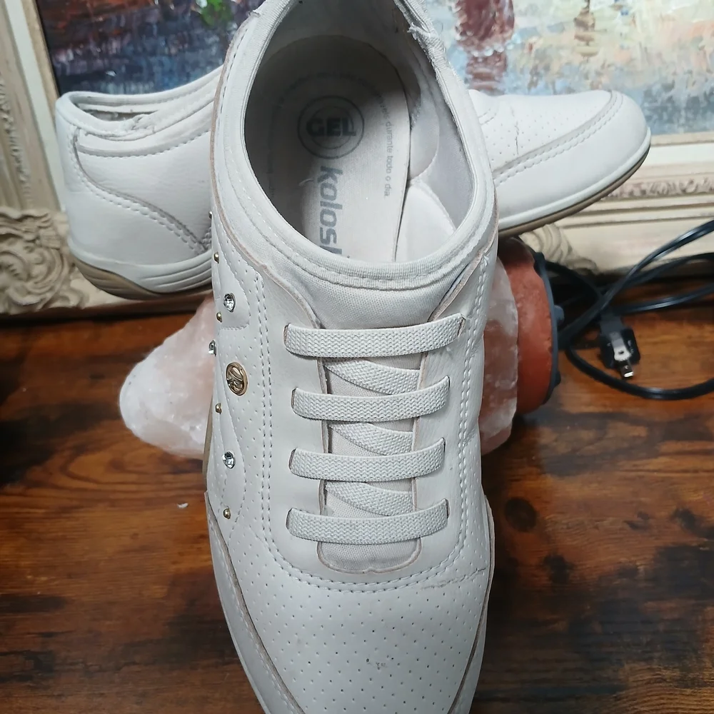Elegant Cream Sneakers for Women - Picture 5 of 6